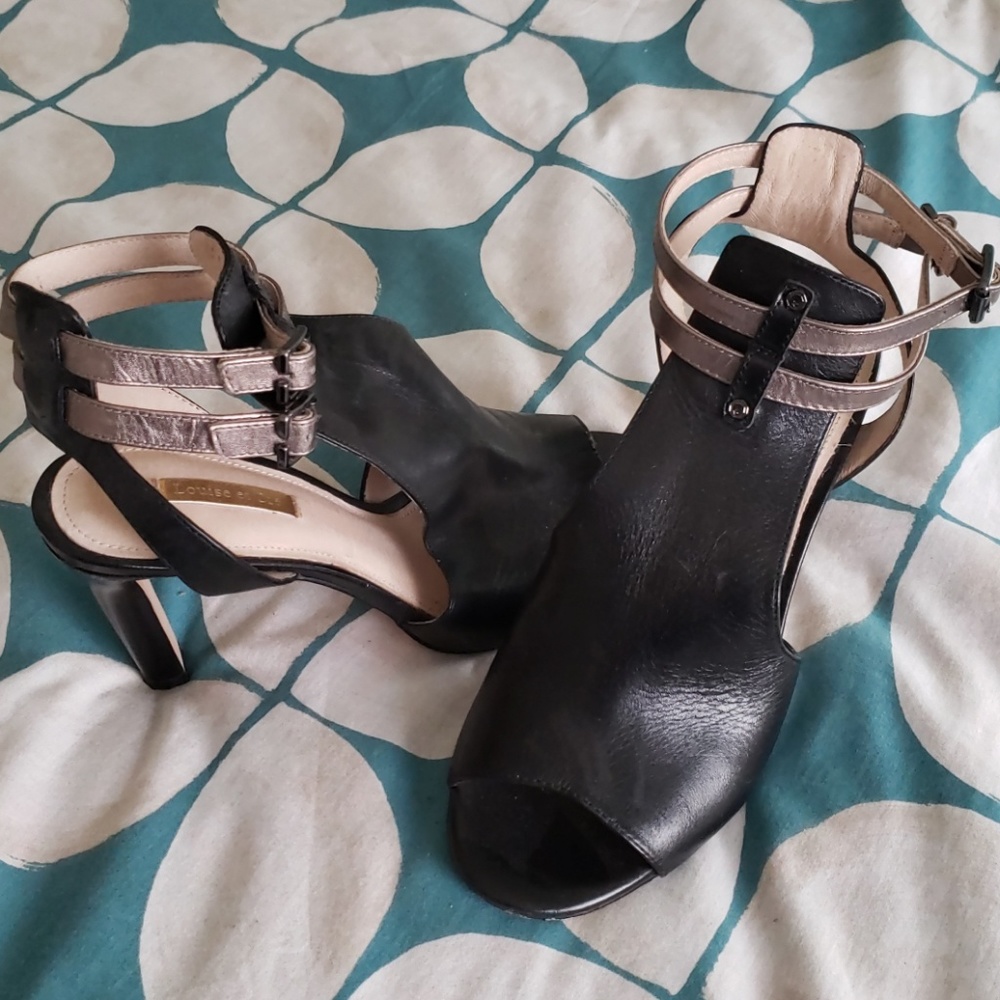 Sexy black and gold peeptoe heels